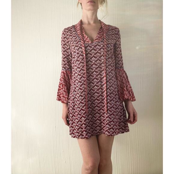 LIKELY Groovy Maroon Print Bell Sleeve Mini Dress US 2 - Picture 5 of 14